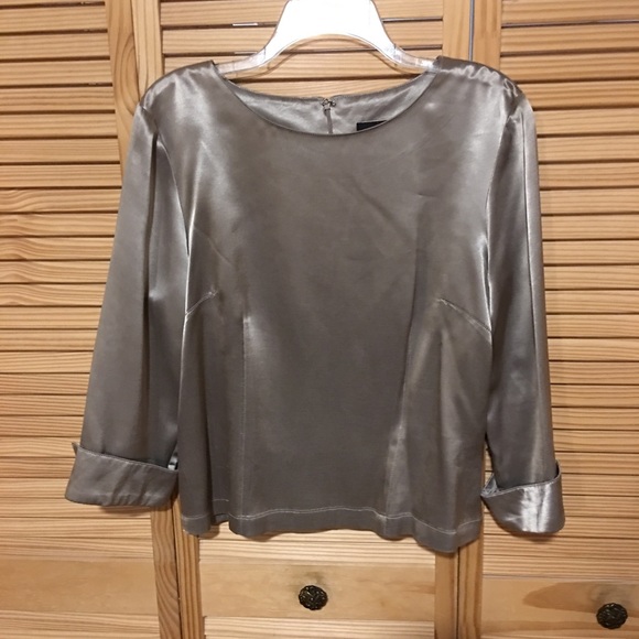 Urban Collection by Jerell - ladies top - Picture 1 of 3